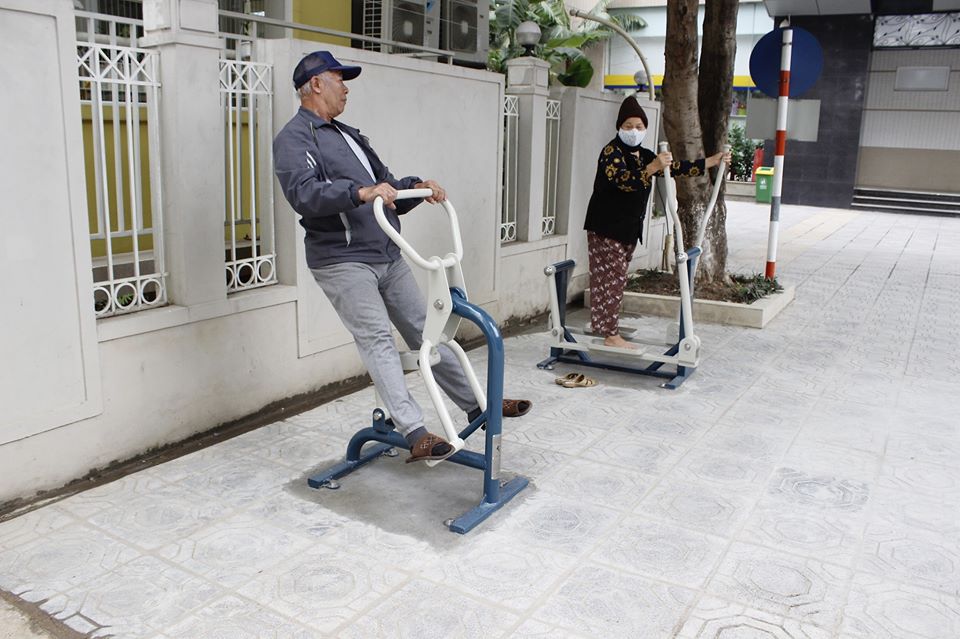 Tập ngoài trời giúp tăng cường sinh lý tuổi trung niên