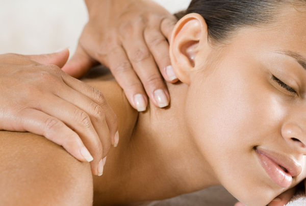 Phương pháp massage bấm huyệt trị đau bả vai